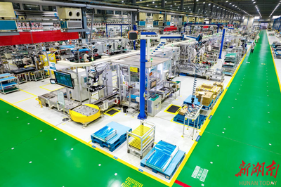 聚焦軌博會①丨超級工廠“智造”動車“大腦” 計算機網絡信息咨詢如何驅動軌道交通智能化